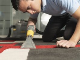 Jak samodzielnie zainstalować wykładzinę dywanową: klej versus taśma - poradnik montażowy